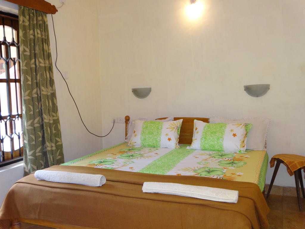 Pinto Guest House 칸돌림 객실 사진