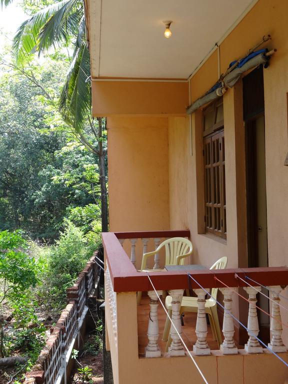 Pinto Guest House 칸돌림 객실 사진