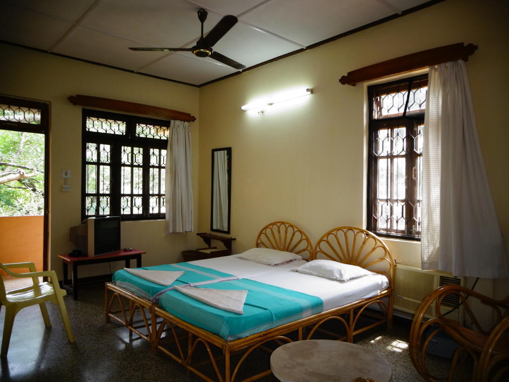 Pinto Guest House 칸돌림 객실 사진